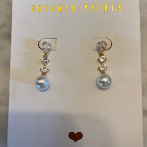 Untamed petals gold pearl earrings